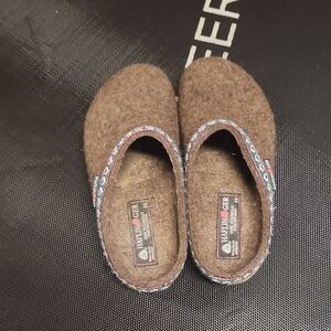 Haflinger Pure New Wool   Clogs  Note Small Crack In Sole. Pic#6 154$ On Amazon